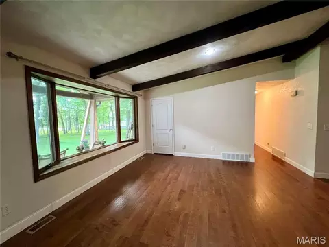Living - 310 Granite Ln, Jackson, MO 63755 photo 6 of 9