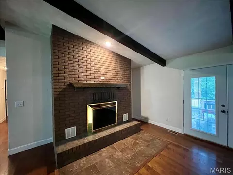Living - 310 Granite Ln, Jackson, MO 63755 photo 3 of 9