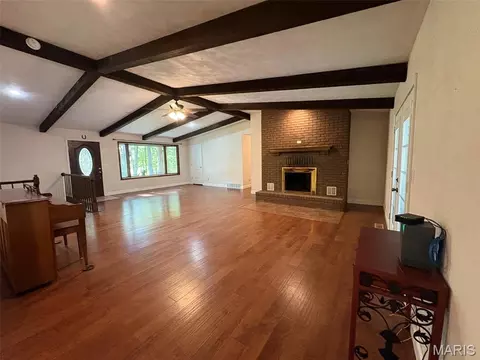 Living - 310 Granite Ln, Jackson, MO 63755 photo 7 of 10