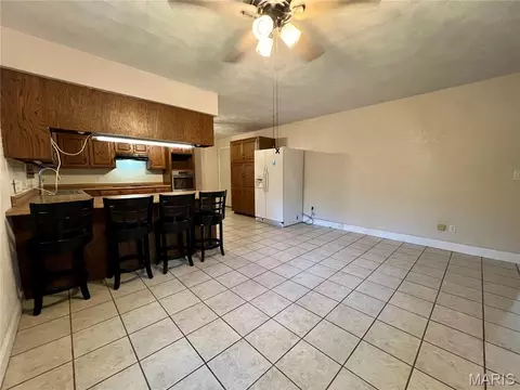 Living - 310 Granite Ln, Jackson, MO 63755 photo 8 of 9