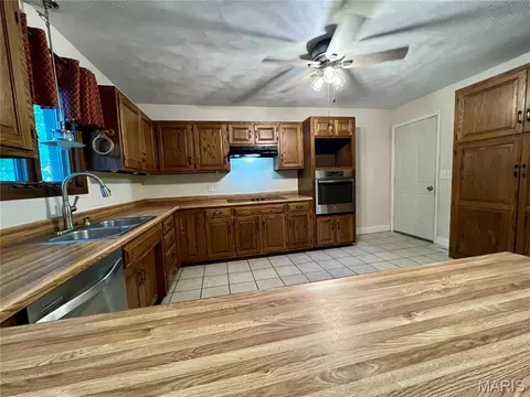 Kitchen - 310 Granite Ln, Jackson, MO 63755 photo 4 of 4