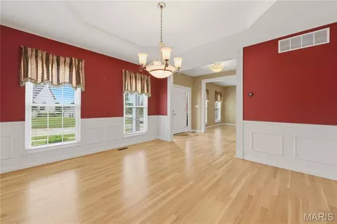 Living - 109 Snake River Dr, O'fallon, MO 63368 photo 3 of 8