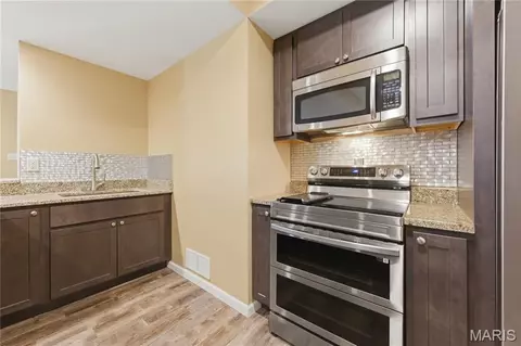 Kitchen - 109 Snake River Dr, O'fallon, MO 63368 photo 6 of 6