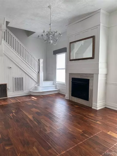 Living - 333 E Stoddard St, Dexter, MO 63841 photo 1 of 3