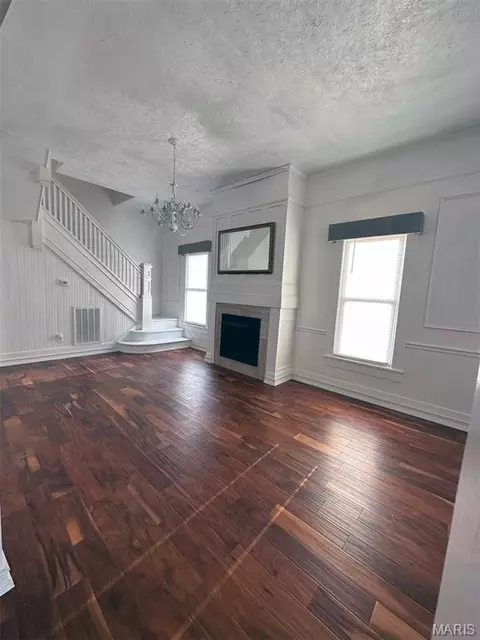 Living - 333 E Stoddard St, Dexter, MO 63841 photo 3 of 3