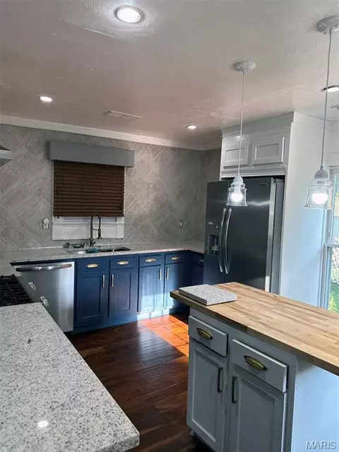Kitchen - 333 E Stoddard St, Dexter, MO 63841 photo 2 of 2