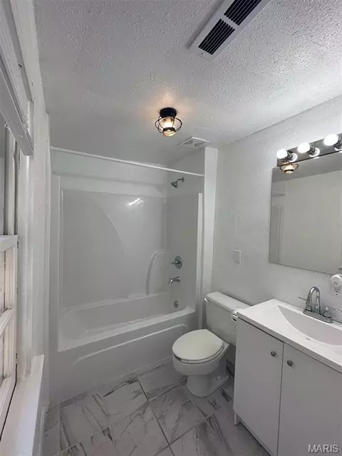 Bath - 333 E Stoddard St, Dexter, MO 63841 photo 3 of 3