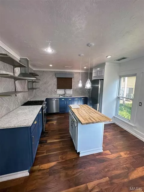 Kitchen - 333 E Stoddard St, Dexter, MO 63841 photo 1 of 2