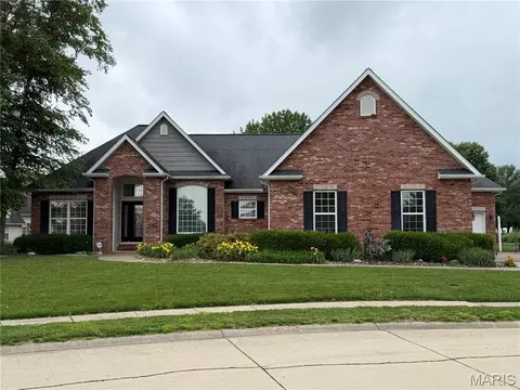 1011 Mandy Ln, New Baden, IL 62265