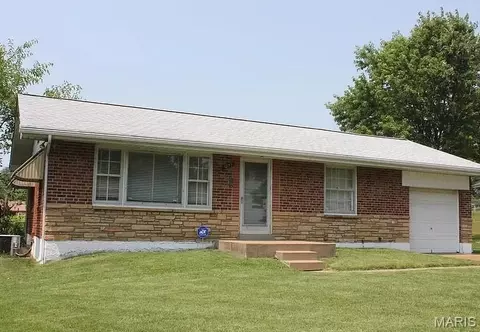 1277 Admiral Dr, Saint Louis, MO 63137