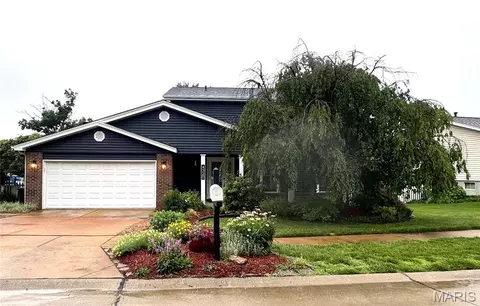 4320 Grand Marnier Dr, Saint Louis, MO 63129