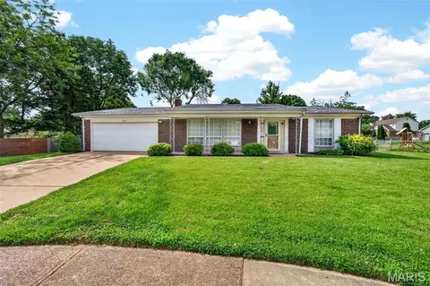 4542 Frederickton Ct, Saint Louis, MO 63128
