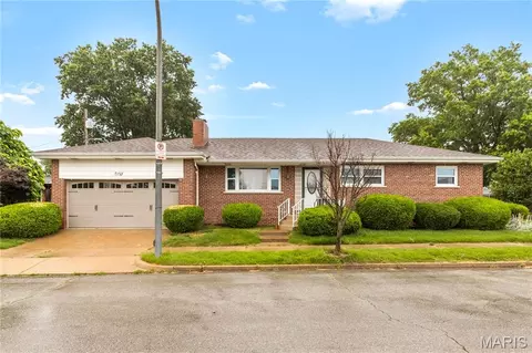 7153 Whaley Pl, Saint Louis, MO 63116