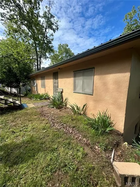30032 Oak Knl, Rocky Mount, MO 65072