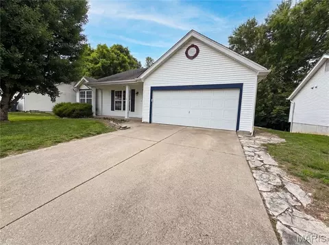 Exterior - 246 Royalltrail Ln, O'fallon, MO 63368 photo 3 of 4