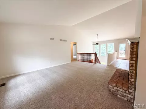 Living - 246 Royalltrail Ln, O'fallon, MO 63368 photo 2 of 4
