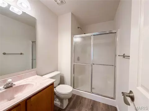 Bath - 246 Royalltrail Ln, O'fallon, MO 63368 photo 2 of 2