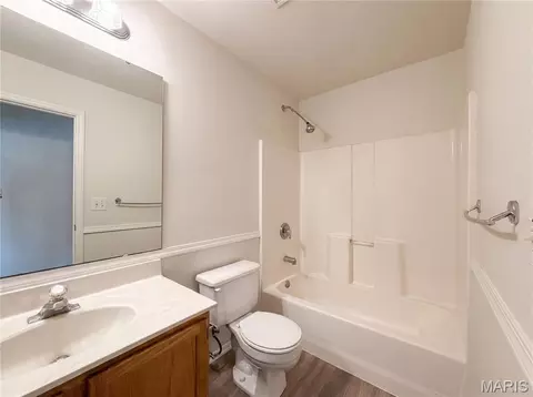 Bath - 246 Royalltrail Ln, O'fallon, MO 63368 photo 1 of 2
