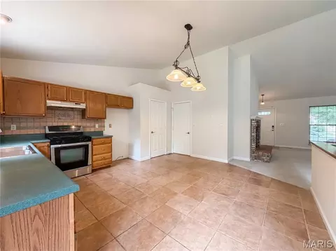 Kitchen - 246 Royalltrail Ln, O'fallon, MO 63368 photo 2 of 2