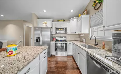 Kitchen - 903 Q Ave, Saint Clair, MO 63077 photo 3 of 3