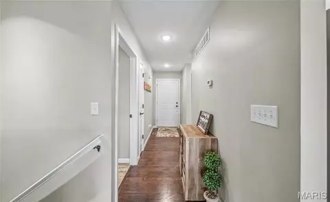 Entry Way - 903 Q Ave, Saint Clair, MO 63077 photo 2 of 5