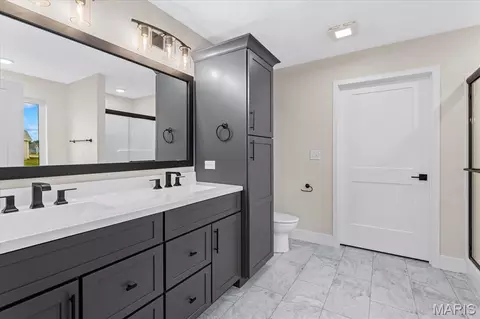 Bath - 516 Hayden Dr, Waterloo, IL 62298 photo 1 of 3