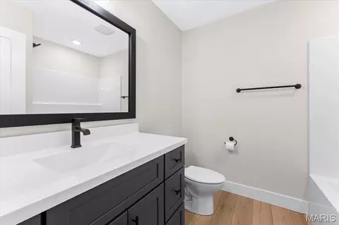 Bath - 516 Hayden Dr, Waterloo, IL 62298 photo 3 of 3