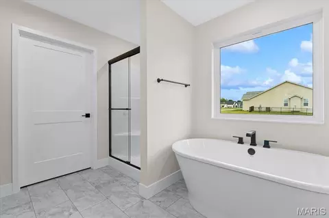 Bath - 516 Hayden Dr, Waterloo, IL 62298 photo 2 of 3