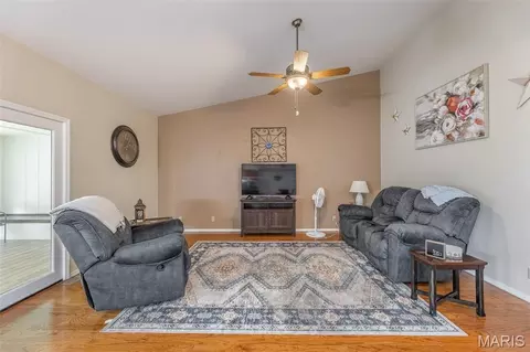 Living - 3 Shadowbrook Dr, Poplar Bluff, MO 63901 photo 1 of 2