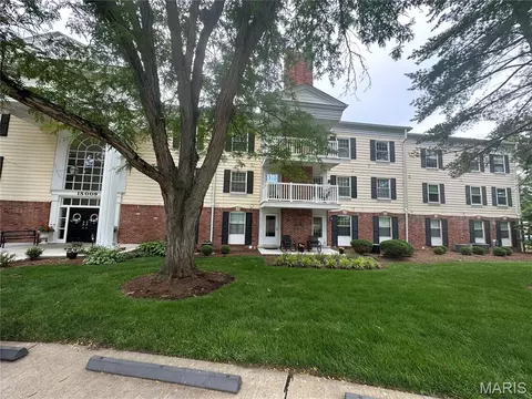 15009 Claymoor Ct #10, Chesterfield, MO 63017