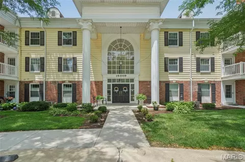 15009 Claymoor Ct #10, Chesterfield, MO 63017