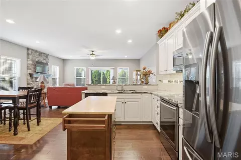 Kitchen - 608 Willowbrook Way, O'fallon, IL 62269 photo 3 of 3