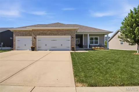 Exterior - 608 Willowbrook Way, O'fallon, IL 62269 photo 2 of 6