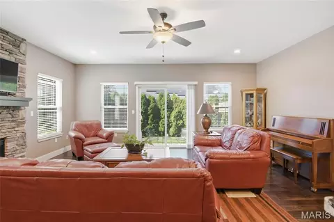 Living - 608 Willowbrook Way, O'fallon, IL 62269 photo 5 of 5