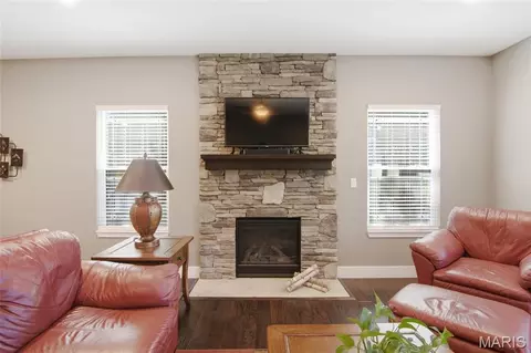 Living - 608 Willowbrook Way, O'fallon, IL 62269 photo 4 of 5