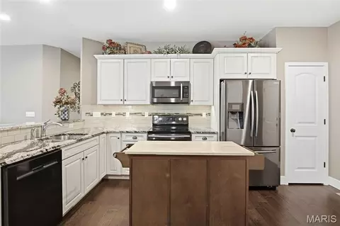 Kitchen - 608 Willowbrook Way, O'fallon, IL 62269 photo 1 of 3