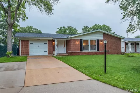 729 Wingan Ln, Saint Louis, MO 63125