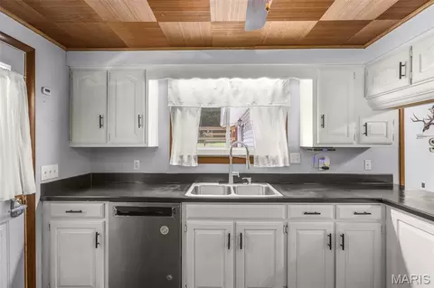 Kitchen - 1131 Corinne St, Jackson, MO 63755 photo 3 of 4