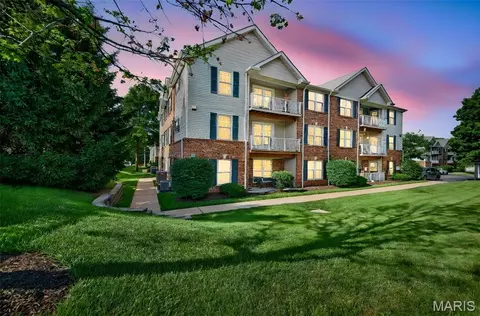 11095 Gravois Rd #204, Saint Louis, MO 63126
