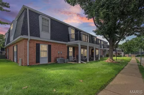 1674 Blue Ridge Dr #H, Saint Louis, MO 63125