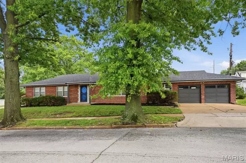 3460 Regal Pl, Saint Louis, MO 63139