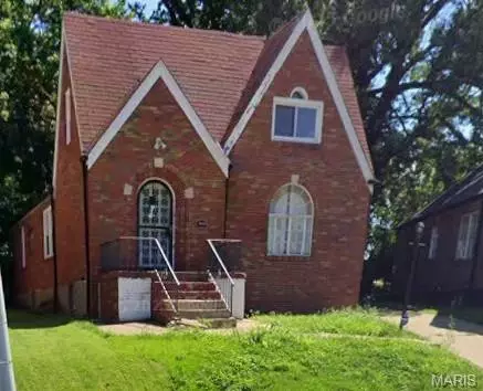 8838 Park Ln, Saint Louis, MO 63147
