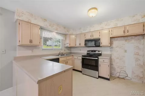 Kitchen - 2082 Hackmann Estates Dr, Saint Charles, MO 63303 photo 1 of 4