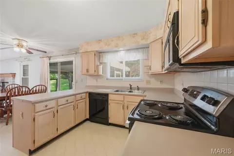 Kitchen - 2082 Hackmann Estates Dr, Saint Charles, MO 63303 photo 2 of 4
