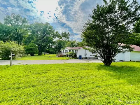 108 W Ash St, Scott City, MO 63780