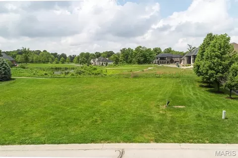 305 Forest Oaks Dr, Caseyville, IL 62232