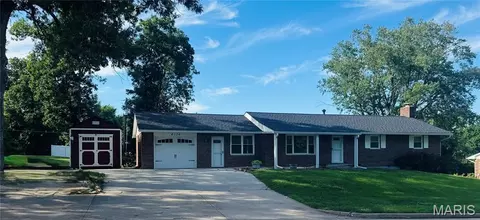 4114 W Ely Rd, Hannibal, MO 63401