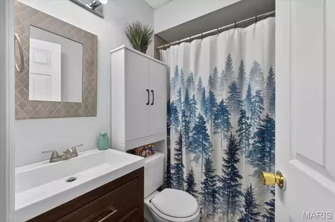 Bath - 158 Beard Dr #C, Eureka, MO 63025 photo 3 of 4