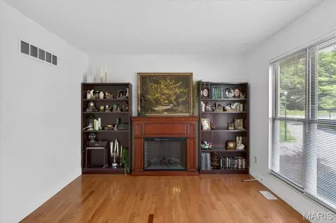 Living - 158 Beard Dr #C, Eureka, MO 63025 photo 1 of 2