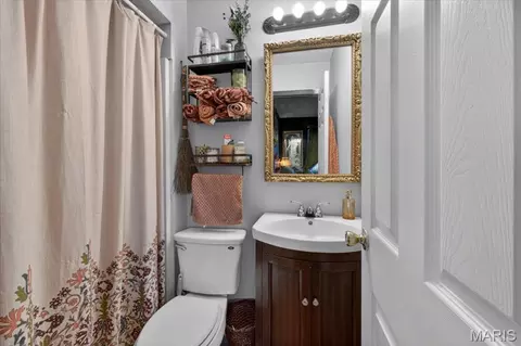 Bath - 158 Beard Dr #C, Eureka, MO 63025 photo 2 of 4